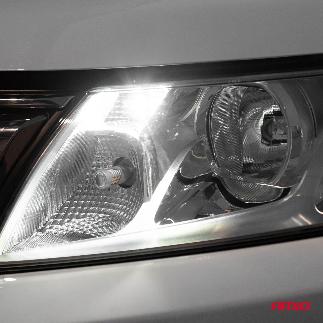 Lampadina LED T10 W5W con 5 diodi per 12 V