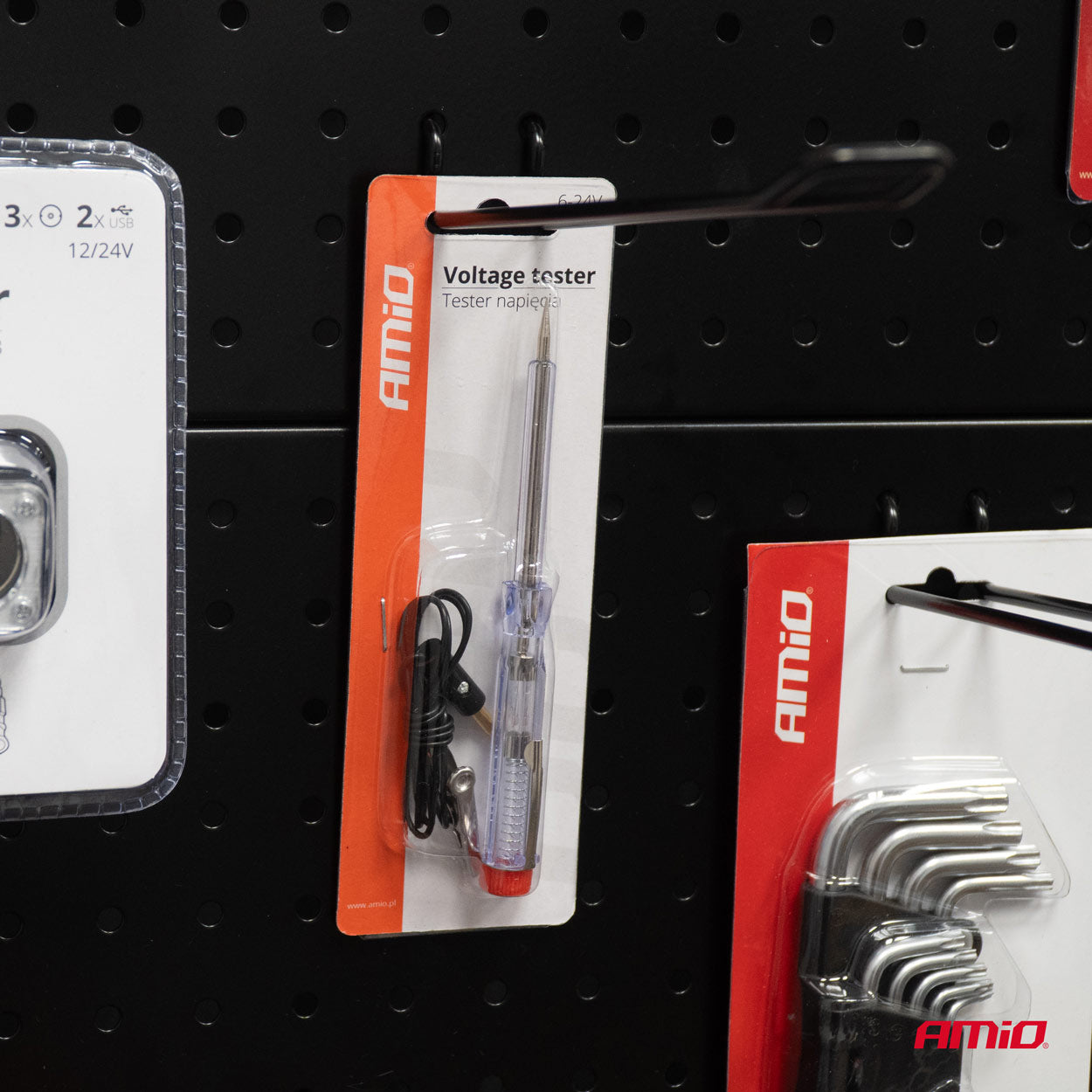 Tester di tensione per riparazioni elettriche in auto