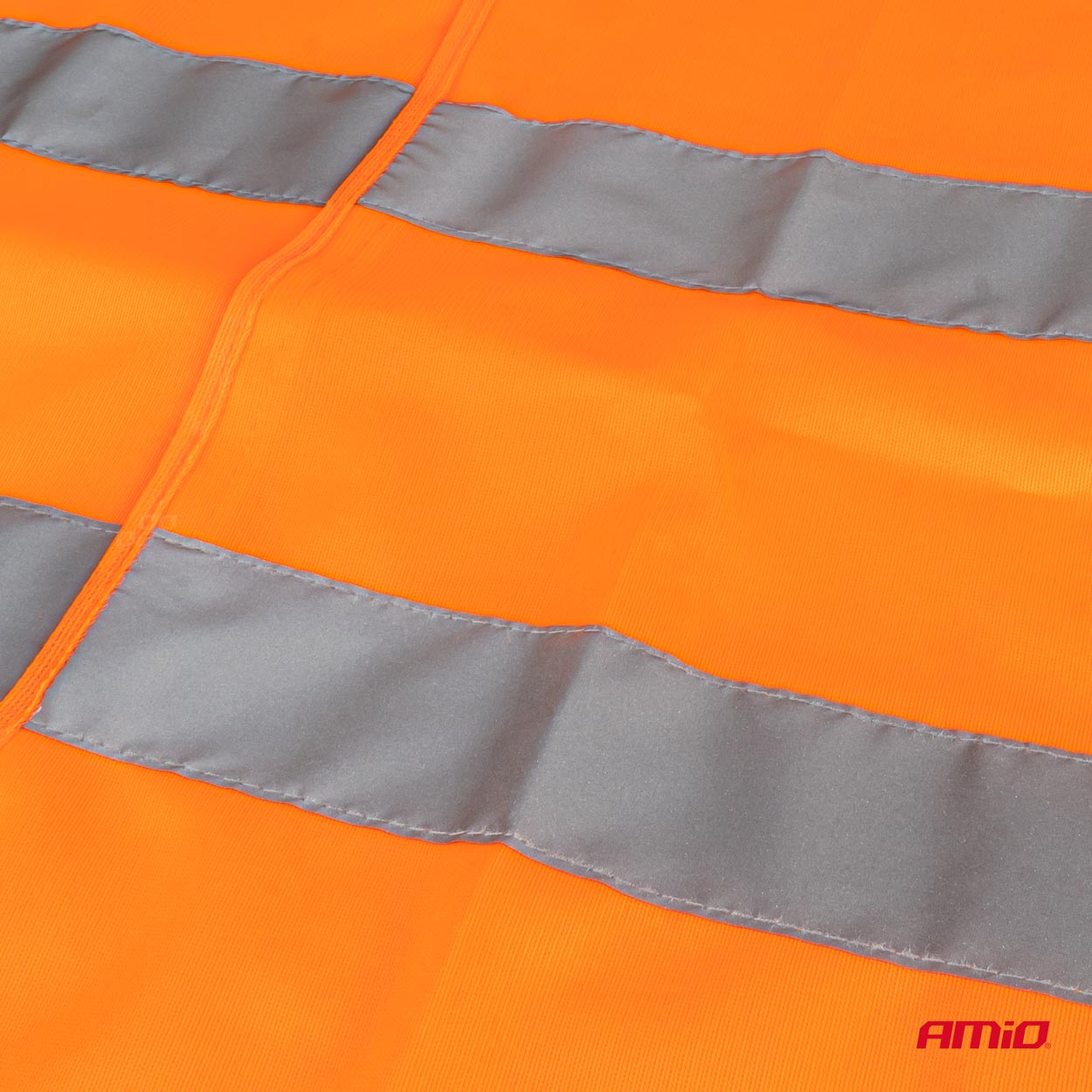 Detalje af orange refleksvest med refleksbånd