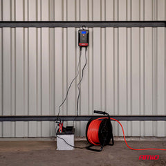 Digital batterioplader med display