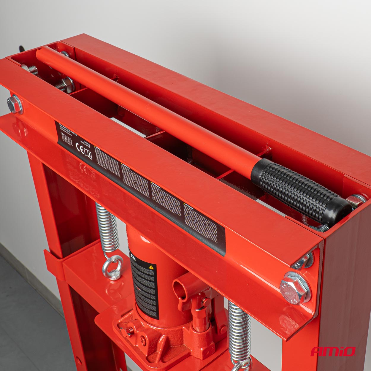 Pressa idraulica da officina per la pressatura di componenti metallici