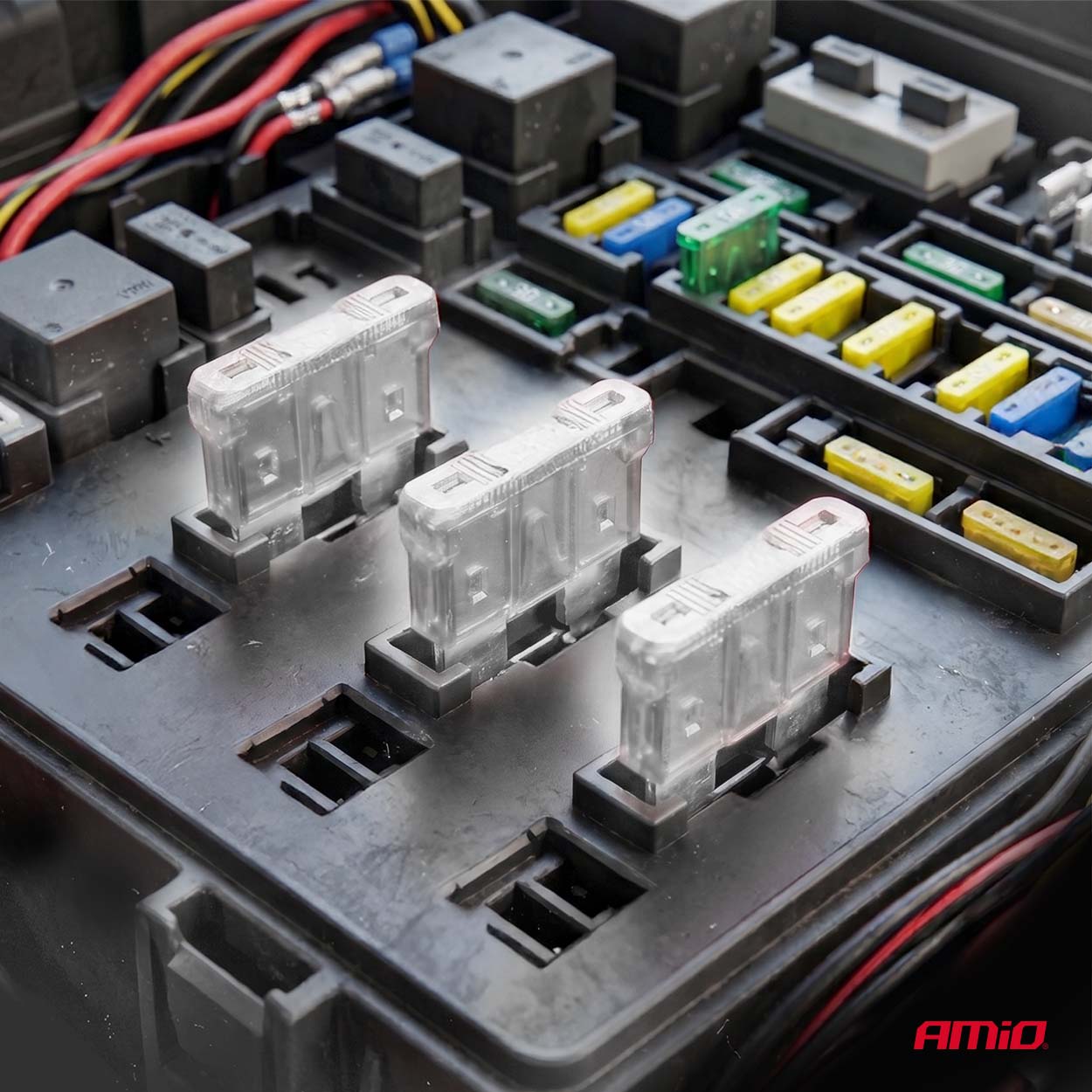 Tre fusibili auto STANDARD da 25A.