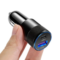 Caricatore di auto con ricarica USB-A e USB-C-Fast