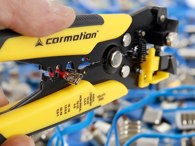 Pinza spelafili con impugnatura ergonomica rivestita in gomma