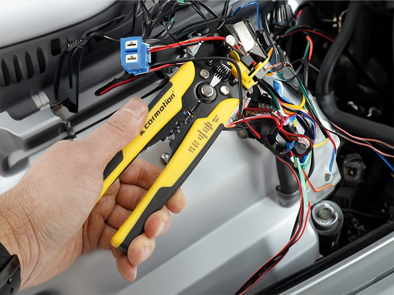 Pinza spelafili adatta sia ai professionisti che agli utenti fai da te