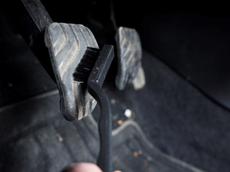 Panno in microfibra e guanto lavaggio auto nel set detailing