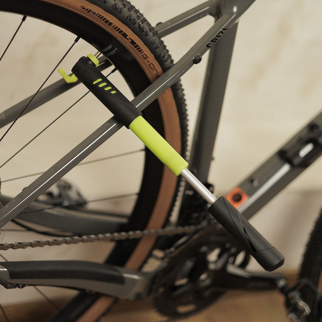 Mini pompa a mano con capacità massima di 8 bar