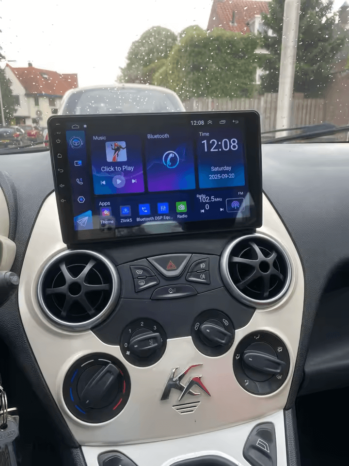 Ford Ka 08-12 – 9 inch radio met Apple CarPlay en Android Auto, geïnstalleerd in het dashboard van de auto.