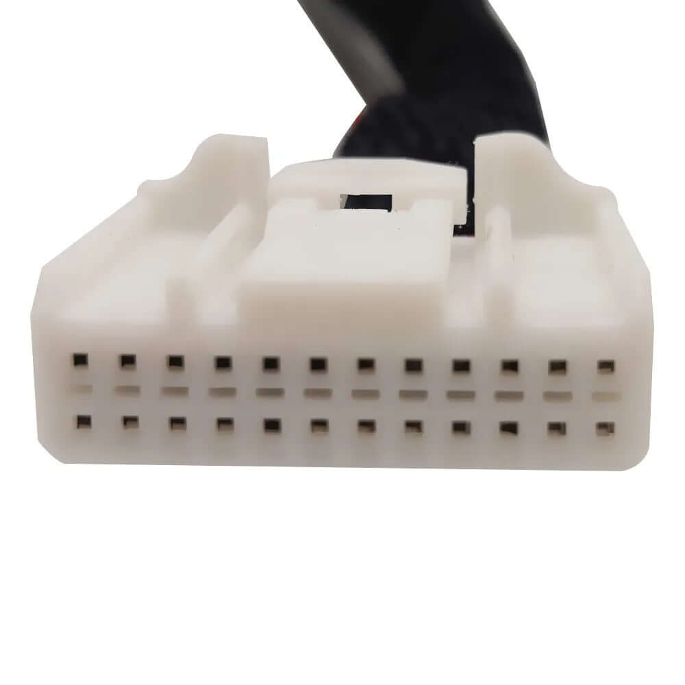 Bakkamera Dacia (nummerpladelys) - detaljeret billede af tilslutningsstik til bakkamera med flere pins.