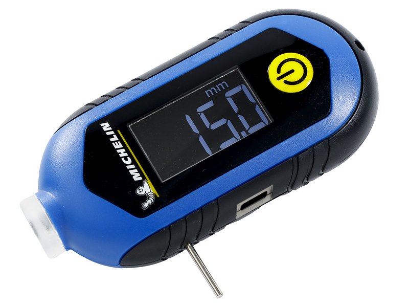 Misuratore digitale della pressione pneumatici con display LCD e torcia LED integrata